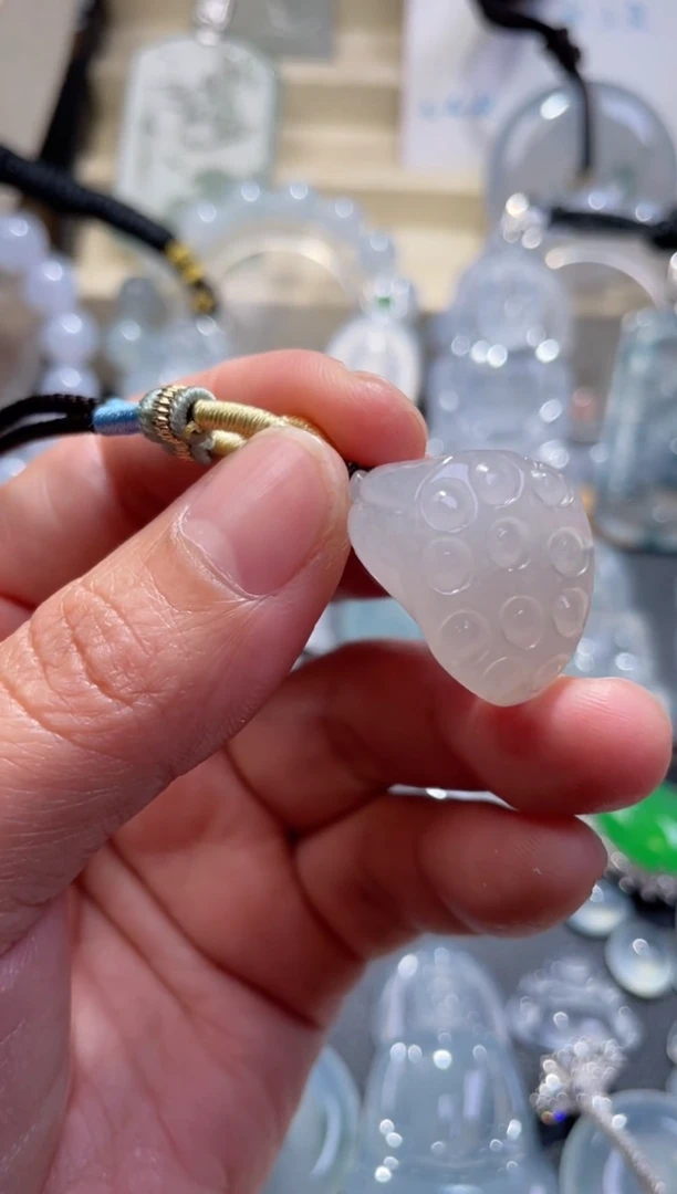 【闪购商品】定制翡翠未镶嵌吊坠