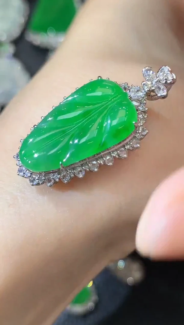 吊坠(不含链)18K金镶嵌翡翠D67