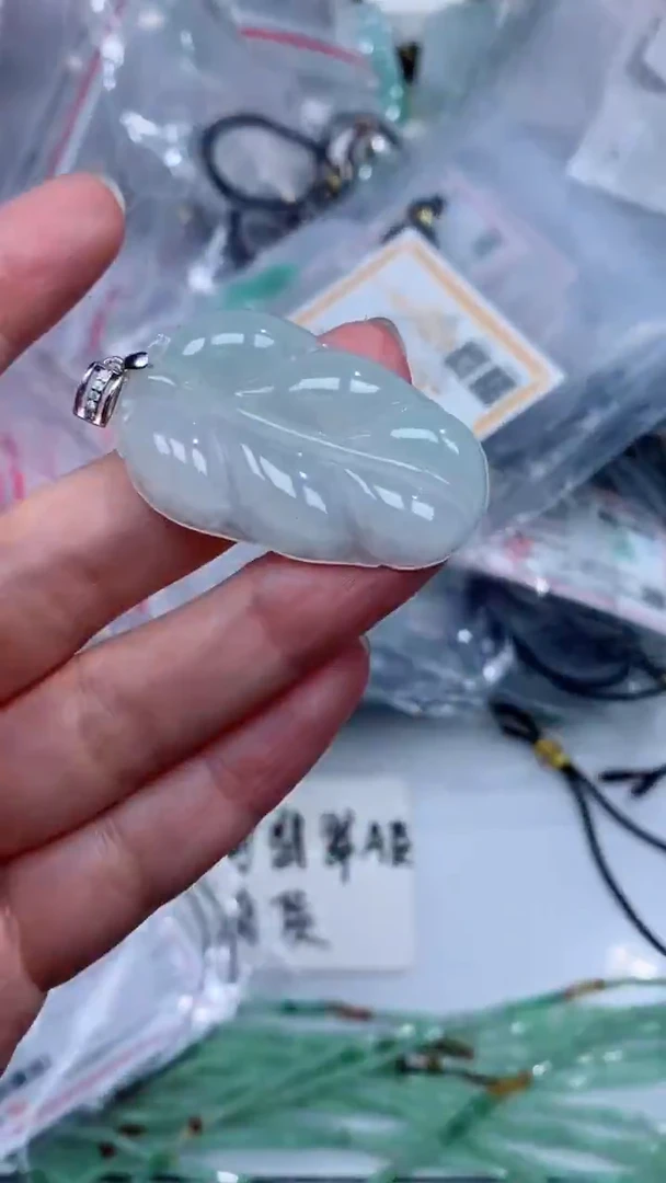 颈饰银S925镶嵌翡翠吊坠