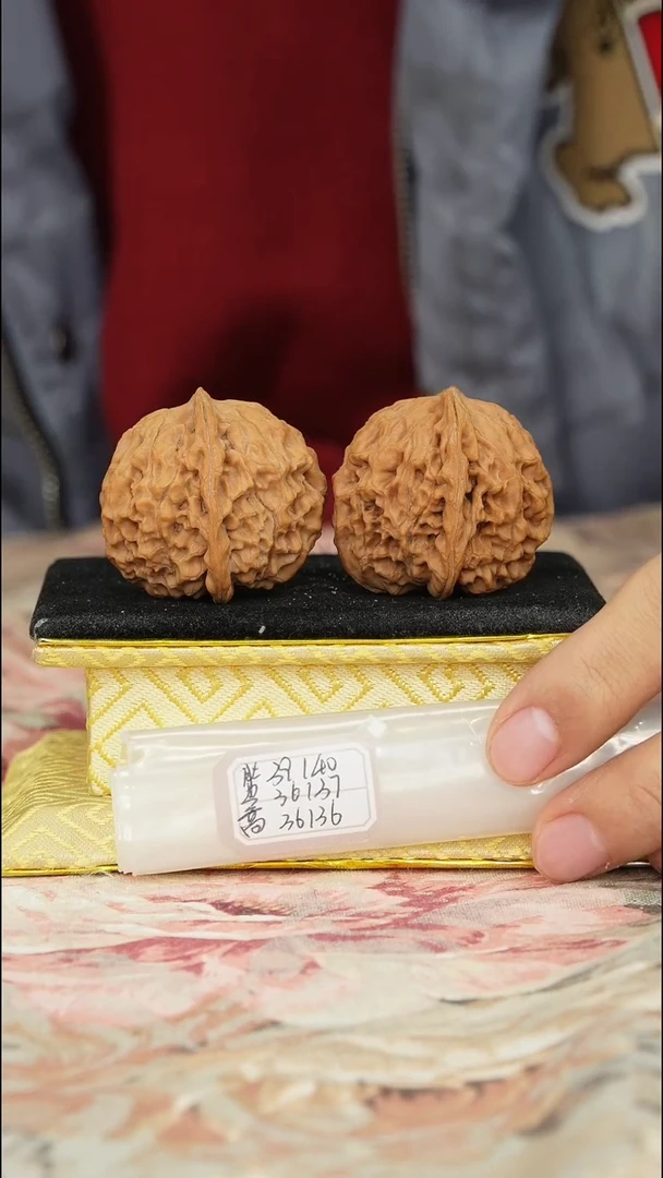 【闪购商品】文玩核桃把件非嫁接元宝