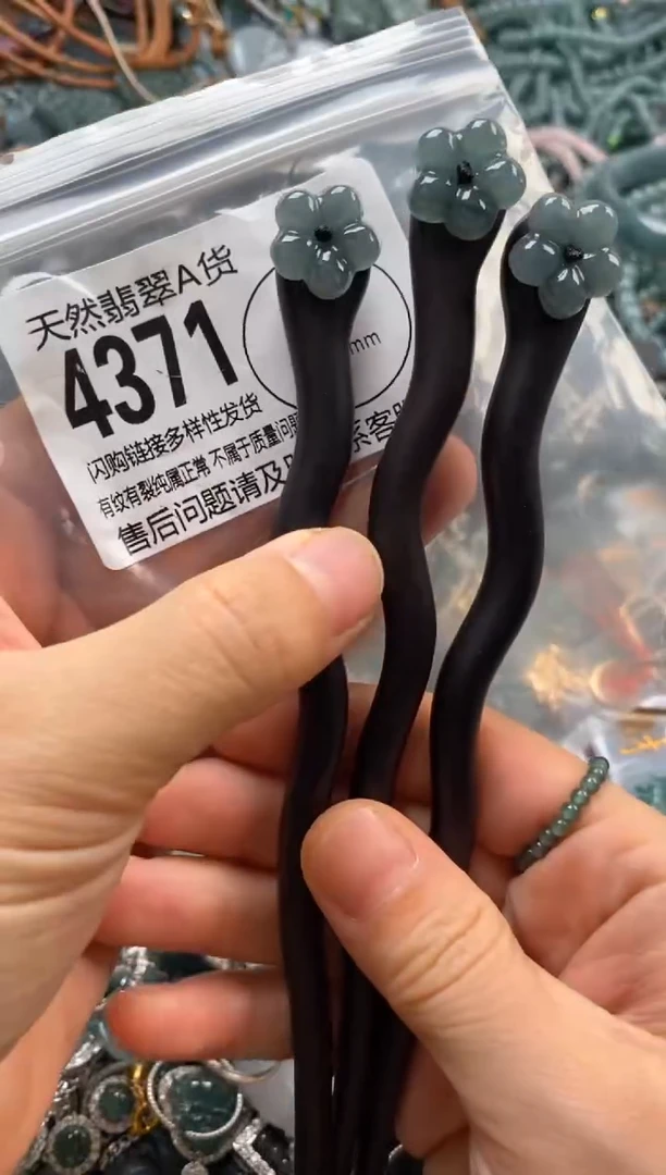 翡翠未镶嵌颈饰多样性发其一4371