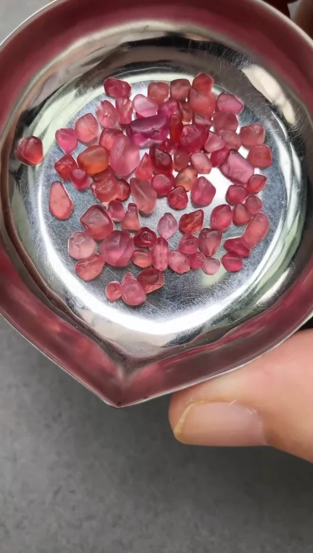 裸石尖晶石**100克拉