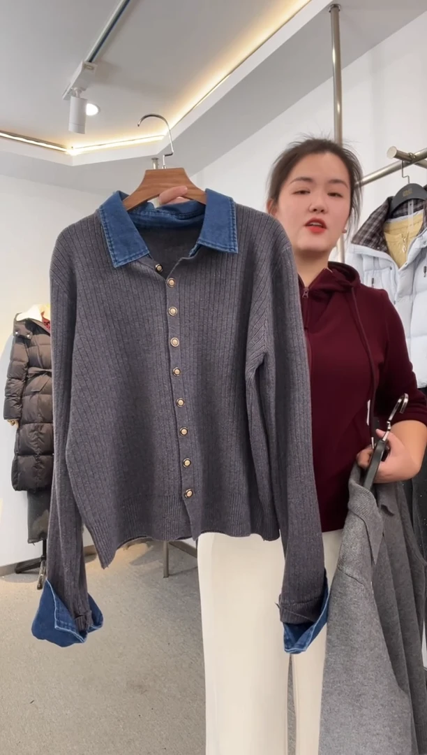 芮*?牛仔领子灰色假两件羊毛衫