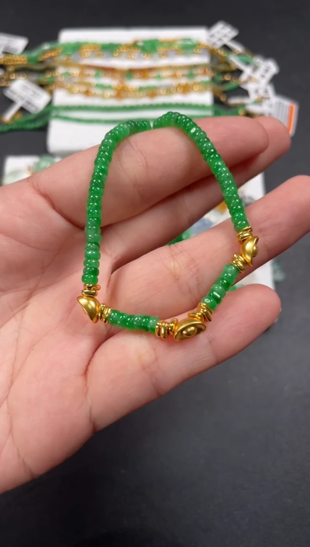 套链足金镶嵌翡翠一个   P562