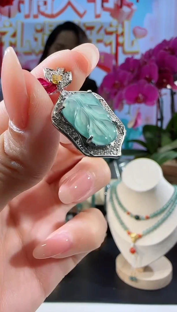 【闪购商品】翡翠吊坠(不含链)合金叶子多样性发一