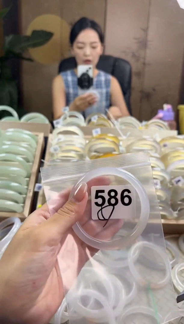 手镯玛瑙/玉髓未镶嵌586