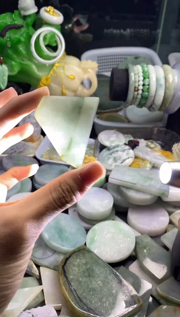 散珠翡翠A货翡翠