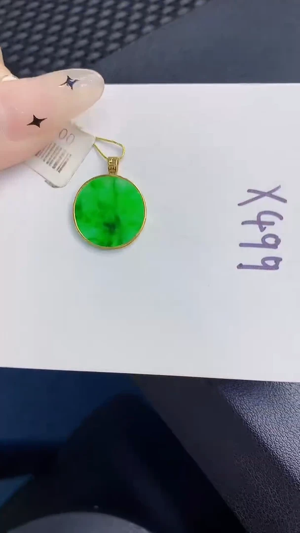 颈饰18K金镶嵌翡翠缅甸天然翡翠A货