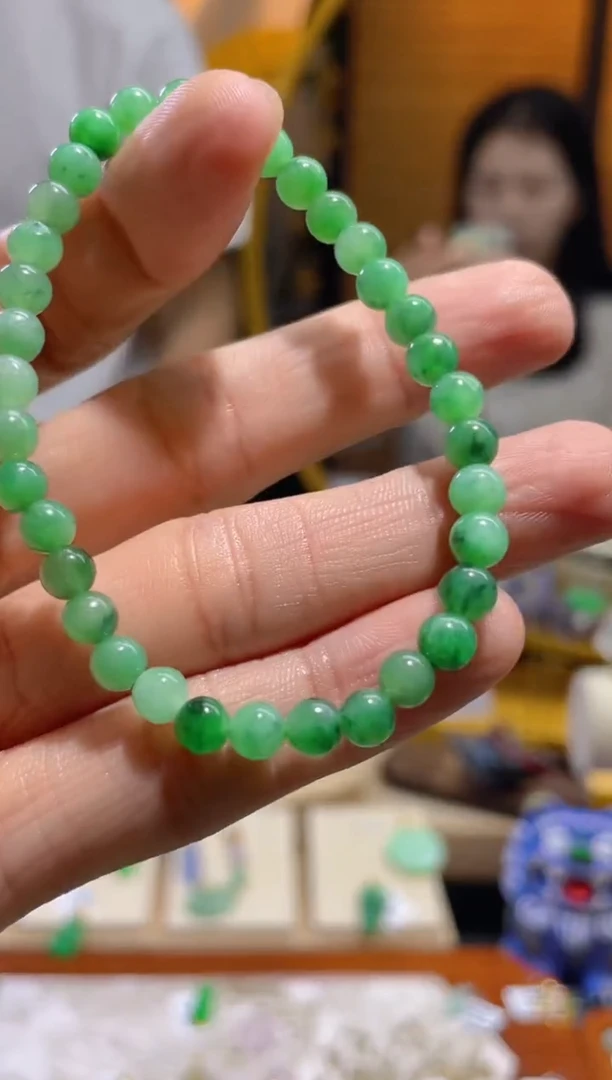 翡翠未镶嵌颈饰手串