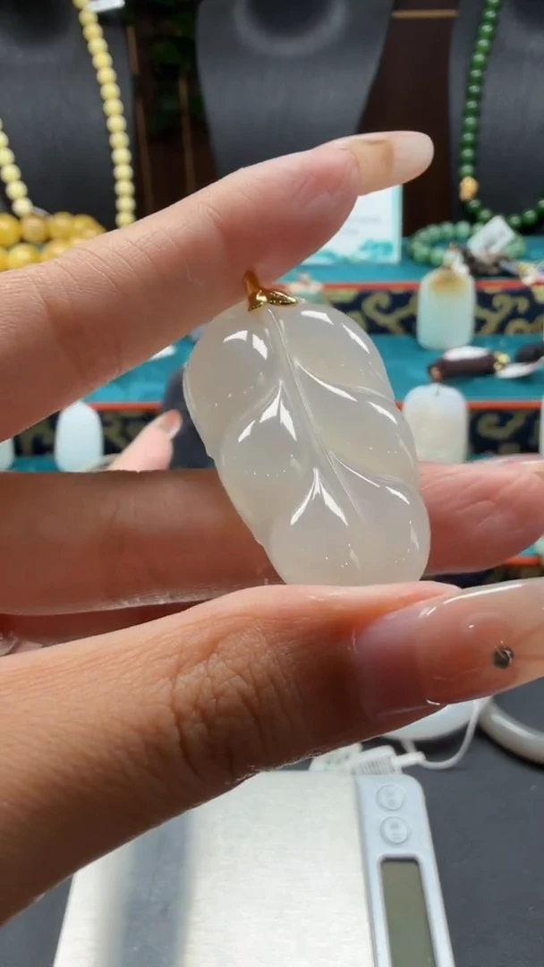 颈饰18K金镶嵌和田玉ge36