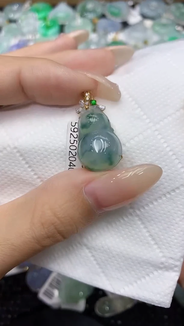 翡翠18K金镶嵌颈饰111111111111