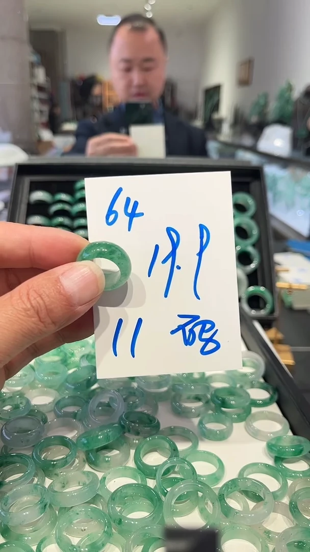 未镶嵌戒圈石英质玉非洲翠