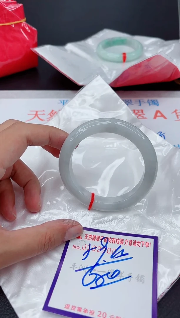 翡翠手镯未镶嵌1
