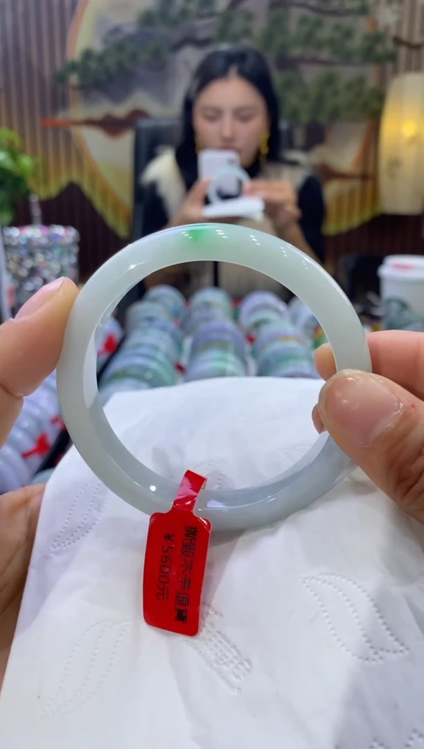 【闪购商品】翡翠手镯未镶嵌多人09316