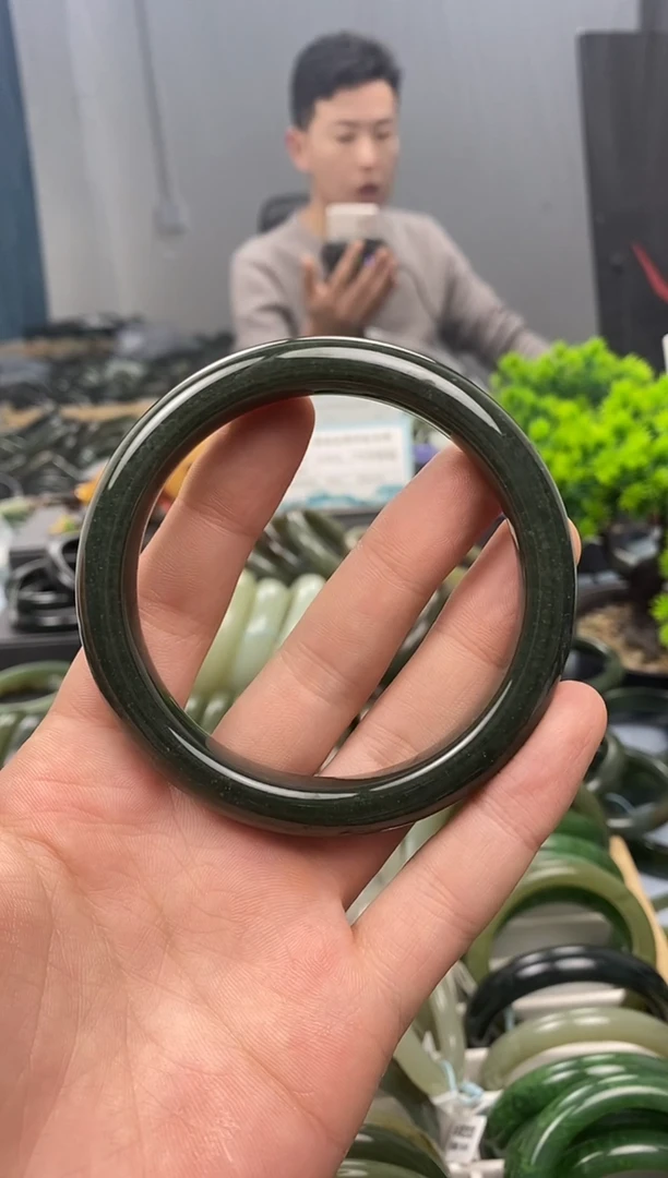 未镶嵌手镯和田玉63.8