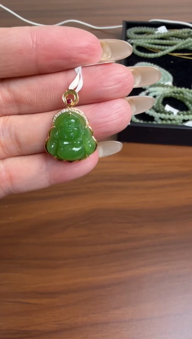 颈饰18K金镶嵌和田玉挂件