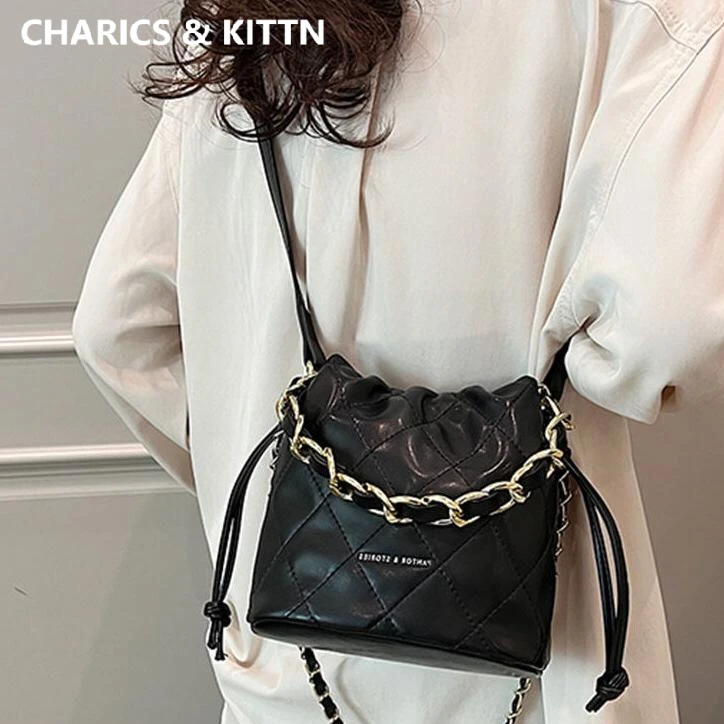 CHARICS&KITTN包包女2025新款夏季水桶包小香风斜挎手提真皮小包