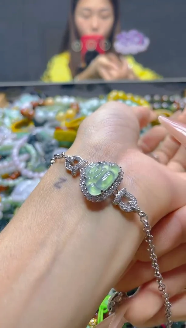 颈饰未镶嵌翡翠/F/翡翠A货，一件也是批发价