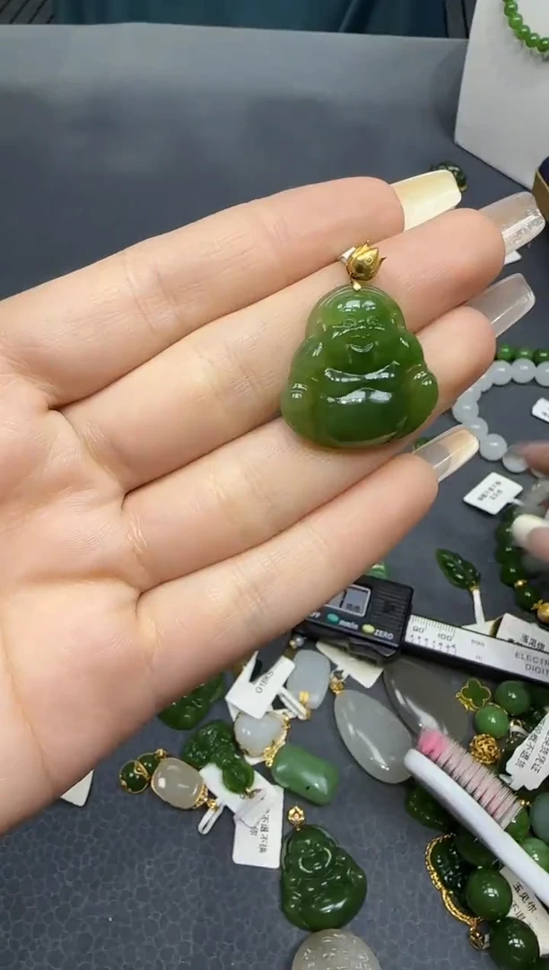 【闪购商品】和田玉挂件18K金镶嵌1