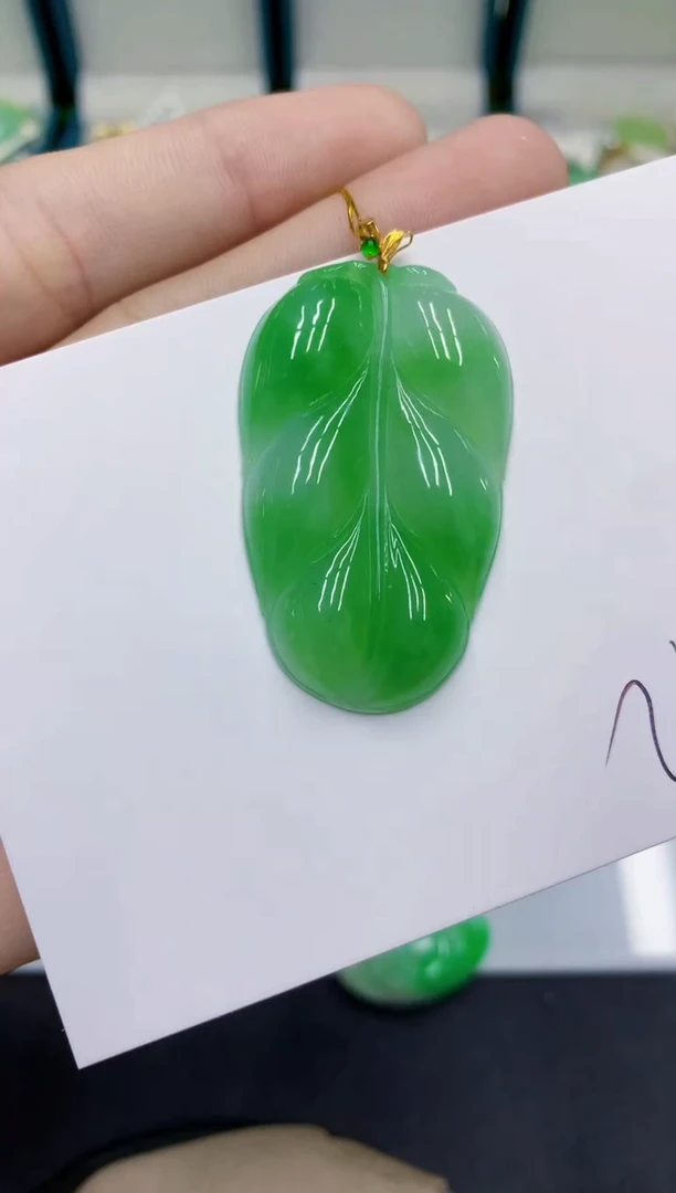 颈饰18K金镶嵌翡翠翡翠