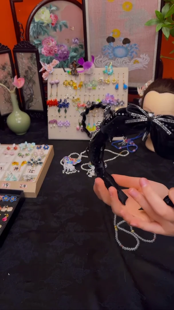 刺绣日**润非遗手工绒花