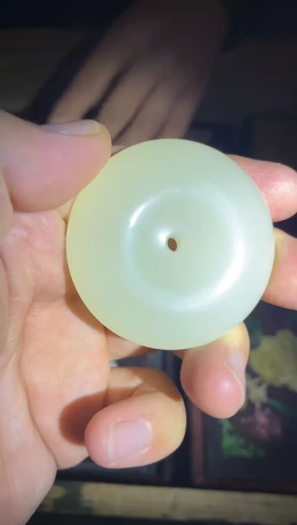 和田玉未镶嵌颈饰羊脂白平安扣1件