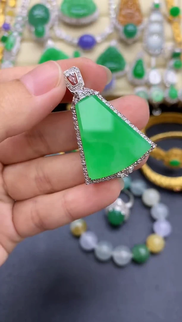 颈饰18K金镶嵌翡翠402-中国好珍宝