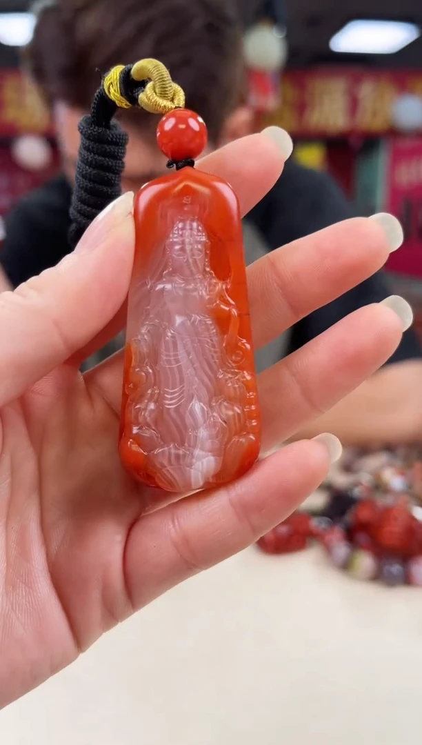 未镶嵌雕刻吊坠南红玛瑙一个/条