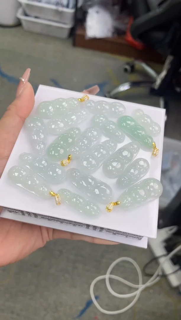 吊坠(赠链)银S925镶嵌翡翠福豆    多样性发货发一件