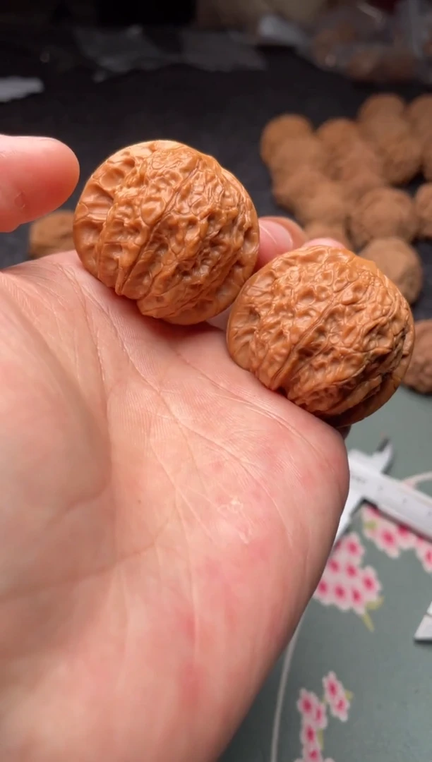 把件文玩核桃a257  血麒麟 38尺