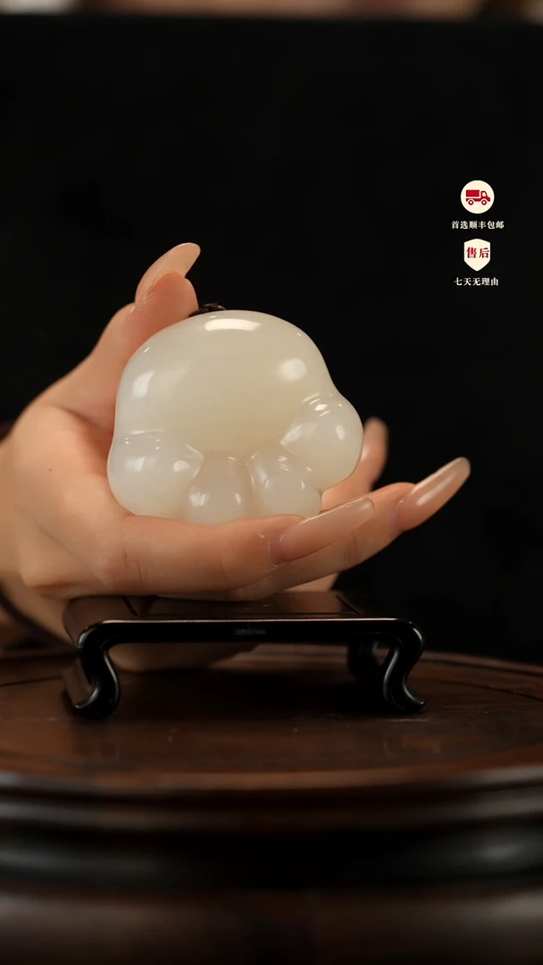 云南石荔枝白雕刻:小猫爪手把件挂件