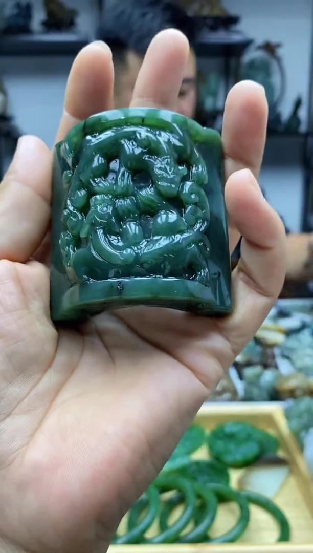 未镶嵌和田玉摆件1