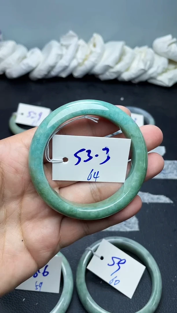 未镶嵌手镯翡翠64