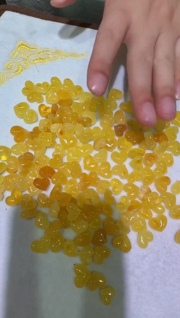未镶嵌颈饰蜜蜡屁桃吊坠多样性发其一