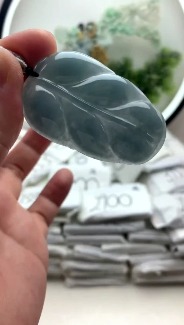 颈饰未镶嵌翡翠叶子