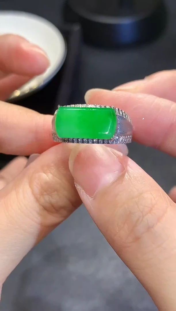 翡翠戒指18K金镶嵌WHX多样性发其一