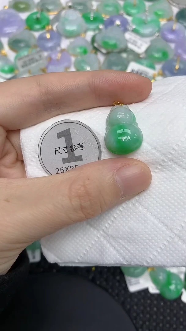 颈饰18K金镶嵌翡翠111111111