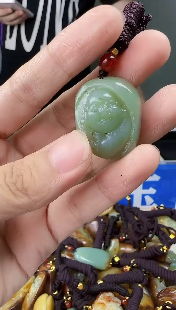 和田玉未镶嵌颈饰1