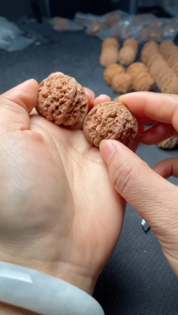 把件文玩核桃w114  龙洞玉35尺