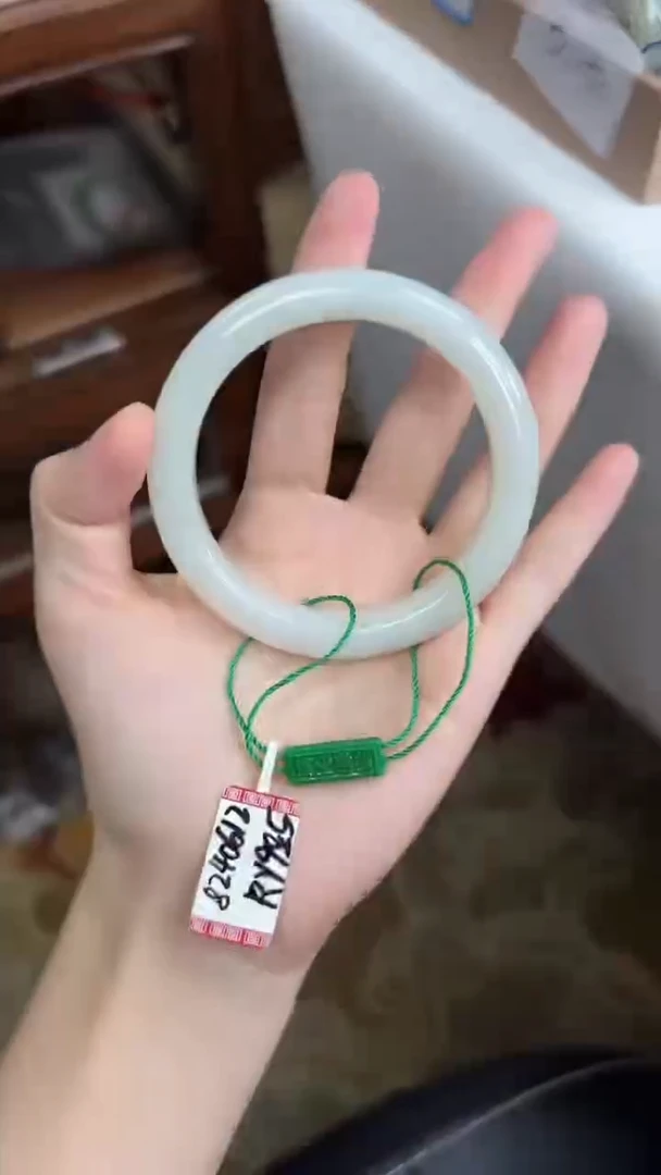 未镶嵌手镯和田玉60