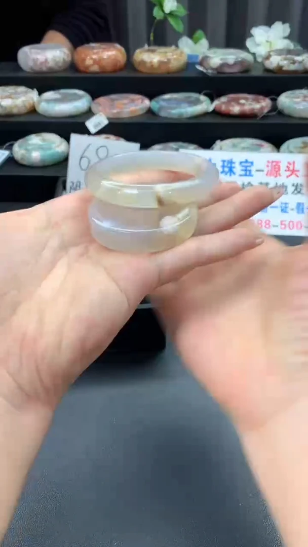 未镶嵌手镯石英质玉（51-52圈口）赠送镯心 无证书