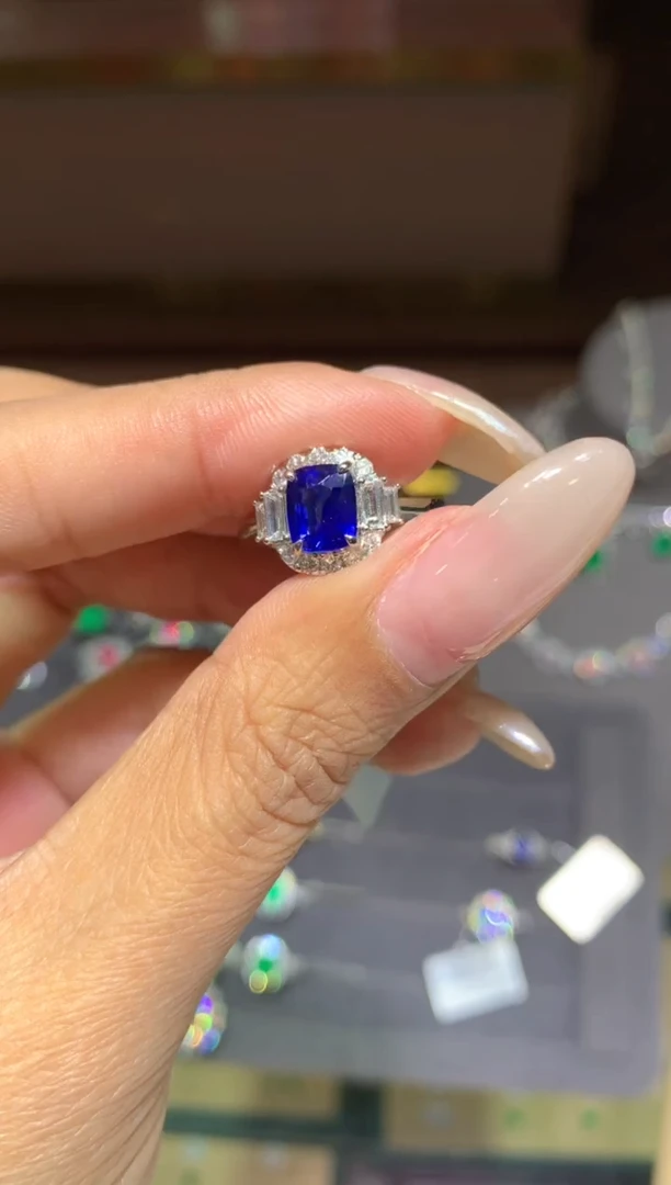 戒指蓝宝石18K金镶嵌1.52ct