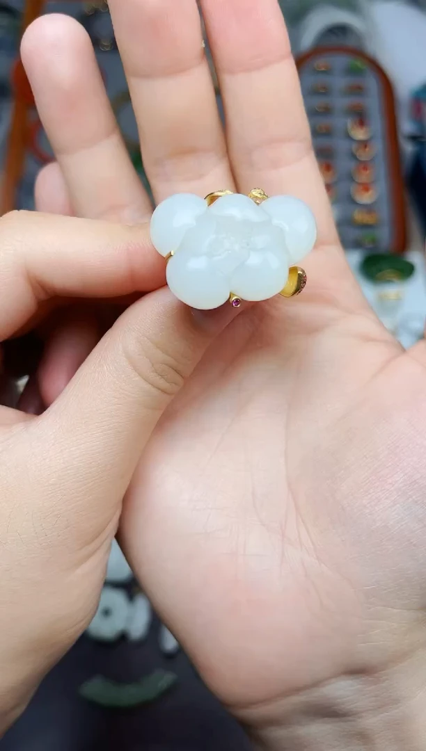 18K金镶嵌戒指和田玉白玉花花戒指06