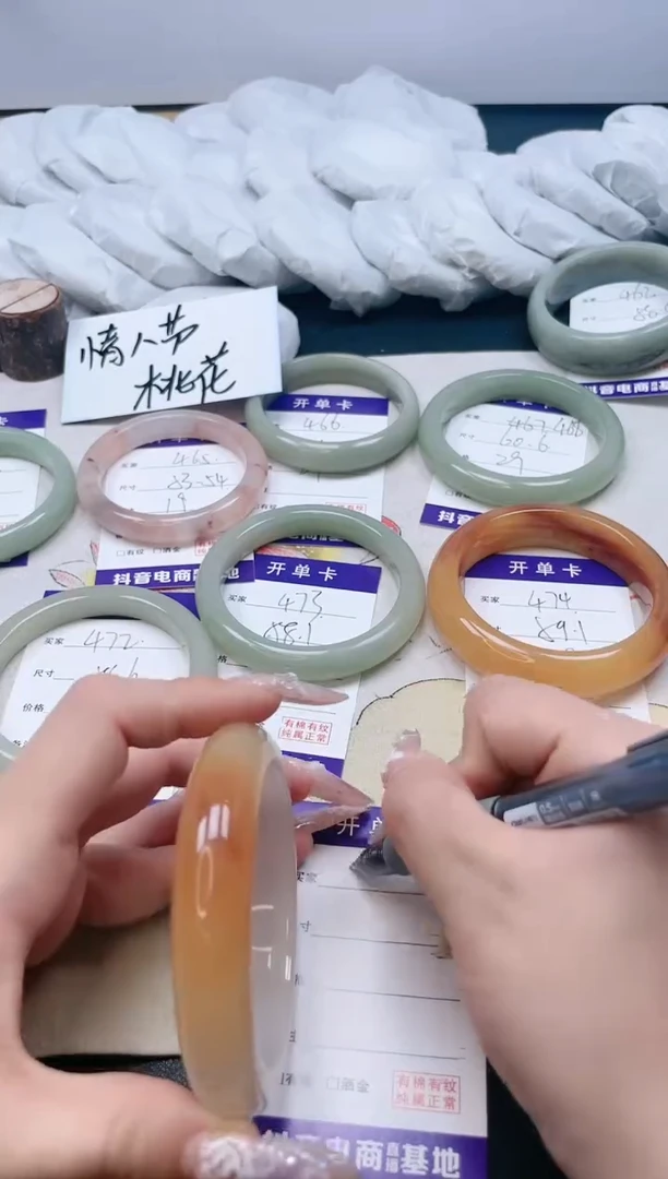 【闪购商品】石英质玉手镯未镶嵌475/58.9