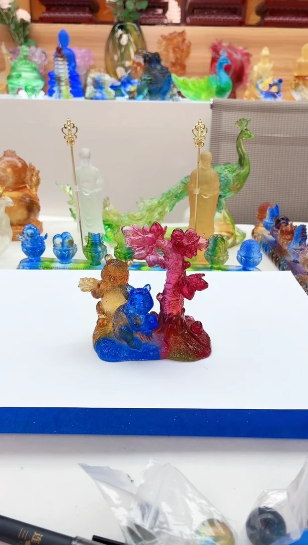 手工艺品琉璃彩色树袋熊摆件8*10公分