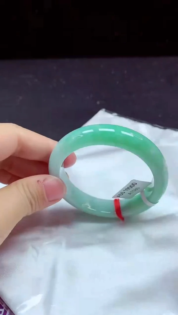 【闪购商品】翡翠手镯未镶嵌镯子55+