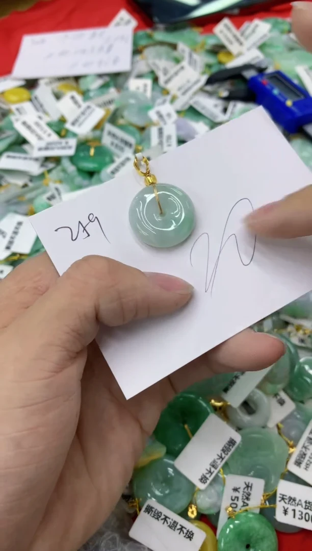 翡翠未镶嵌颈饰1111111111