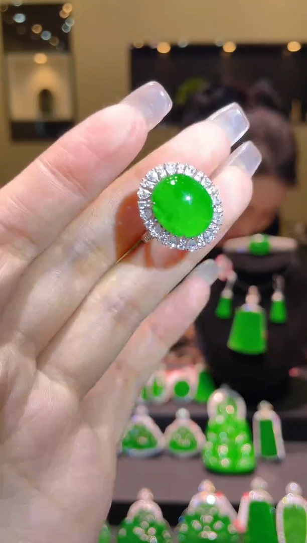 【闪购商品】翡翠吊坠(不含链)18K金镶嵌A16