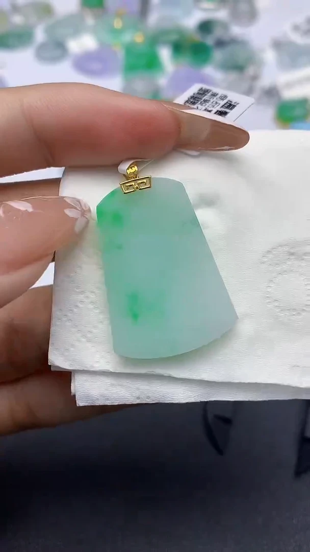 颈饰18K金镶嵌翡翠天然缅甸a货翡翠百元以上9元证书费自理