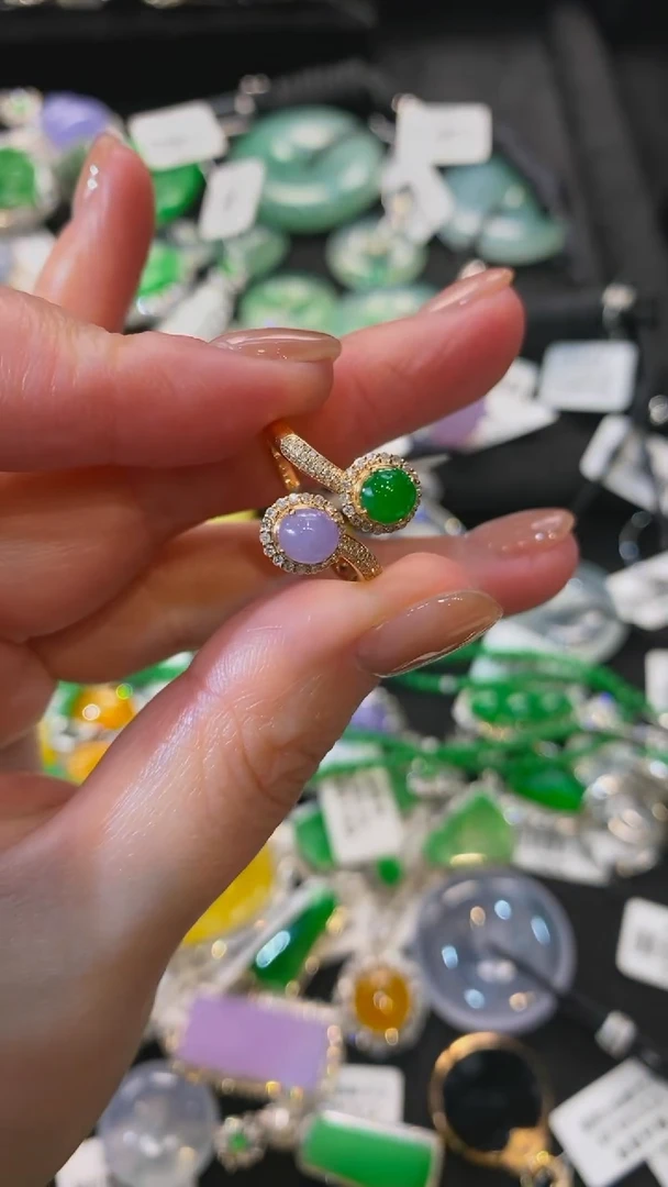 【闪购商品】翡翠颈饰未镶嵌双蛋戒指